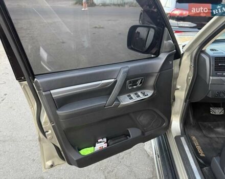 Бежевый Мицубиси Паджеро Вагон, объемом двигателя 2.97 л и пробегом 122 тыс. км за 28800 $, фото 4 на Automoto.ua