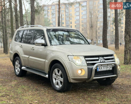 Бежевий Міцубісі Паджеро Вагон, об'ємом двигуна 3.2 л та пробігом 211 тис. км за 12800 $, фото 1 на Automoto.ua