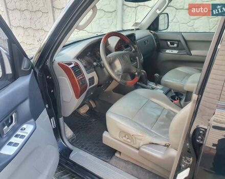 Чорний Міцубісі Паджеро Вагон, об'ємом двигуна 3 л та пробігом 228 тис. км за 12000 $, фото 10 на Automoto.ua