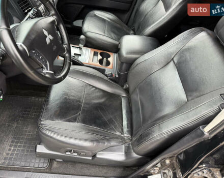 Чорний Міцубісі Паджеро Вагон, об'ємом двигуна 3.8 л та пробігом 207 тис. км за 9950 $, фото 9 на Automoto.ua