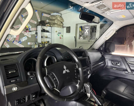Чорний Міцубісі Паджеро Вагон, об'ємом двигуна 3.2 л та пробігом 270 тис. км за 12950 $, фото 15 на Automoto.ua