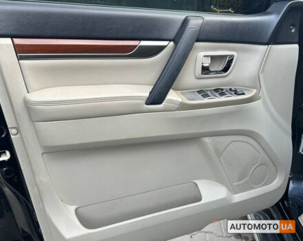 Черный Мицубиси Паджеро Вагон, объемом двигателя 3.2 л и пробегом 156 тыс. км за 12700 $, фото 6 на Automoto.ua