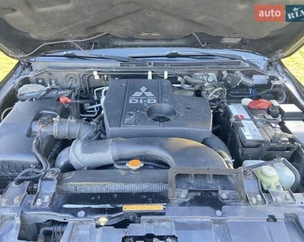 Черный Мицубиси Паджеро Вагон, объемом двигателя 3.2 л и пробегом 288 тыс. км за 12800 $, фото 7 на Automoto.ua