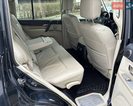 Черный Мицубиси Паджеро Вагон, объемом двигателя 3.8 л и пробегом 180 тыс. км за 13800 $, фото 9 на Automoto.ua