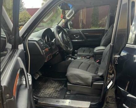 Чорний Міцубісі Паджеро Вагон, об'ємом двигуна 3.2 л та пробігом 180 тис. км за 13000 $, фото 4 на Automoto.ua