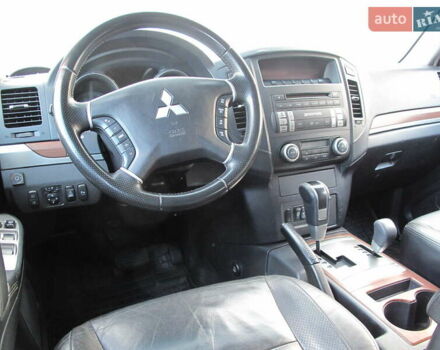 Чорний Міцубісі Паджеро Вагон, об'ємом двигуна 3 л та пробігом 254 тис. км за 10800 $, фото 29 на Automoto.ua