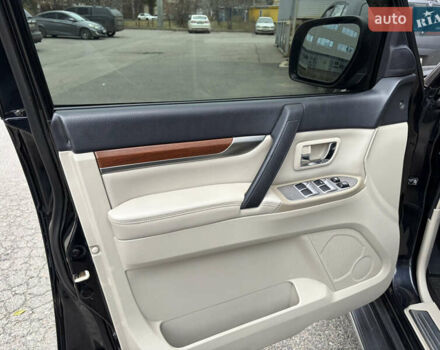 Черный Мицубиси Паджеро Вагон, объемом двигателя 3.8 л и пробегом 180 тыс. км за 13800 $, фото 11 на Automoto.ua