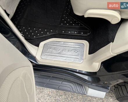 Черный Мицубиси Паджеро Вагон, объемом двигателя 3.8 л и пробегом 180 тыс. км за 13800 $, фото 24 на Automoto.ua