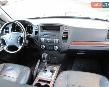 Чорний Міцубісі Паджеро Вагон, об'ємом двигуна 3 л та пробігом 254 тис. км за 10800 $, фото 60 на Automoto.ua