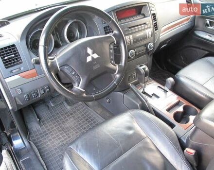 Чорний Міцубісі Паджеро Вагон, об'ємом двигуна 3 л та пробігом 254 тис. км за 10800 $, фото 19 на Automoto.ua