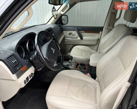 Черный Мицубиси Паджеро Вагон, объемом двигателя 3.8 л и пробегом 180 тыс. км за 13800 $, фото 6 на Automoto.ua