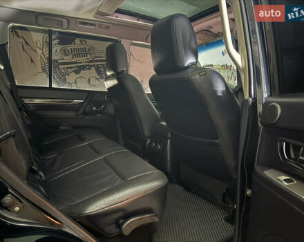 Чорний Міцубісі Паджеро Вагон, об'ємом двигуна 3.2 л та пробігом 270 тис. км за 12950 $, фото 7 на Automoto.ua