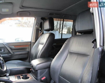 Чорний Міцубісі Паджеро Вагон, об'ємом двигуна 3 л та пробігом 254 тис. км за 10800 $, фото 24 на Automoto.ua