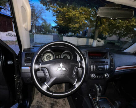 Чорний Міцубісі Паджеро Вагон, об'ємом двигуна 3.8 л та пробігом 208 тис. км за 11500 $, фото 6 на Automoto.ua