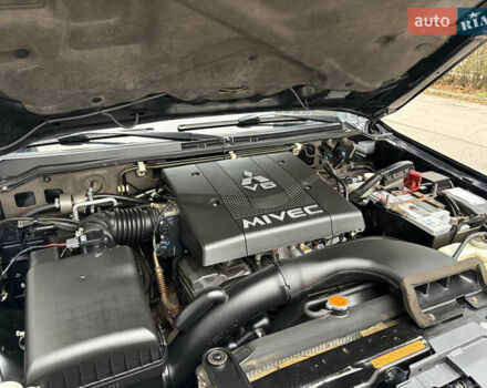 Черный Мицубиси Паджеро Вагон, объемом двигателя 3.8 л и пробегом 180 тыс. км за 13800 $, фото 28 на Automoto.ua