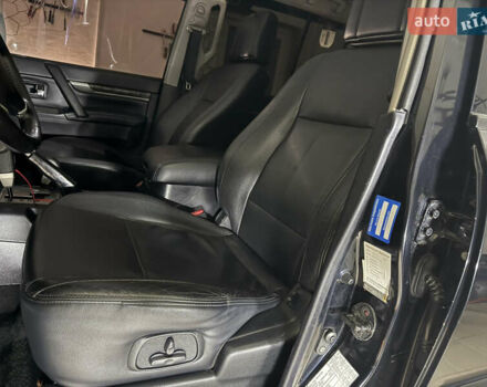 Чорний Міцубісі Паджеро Вагон, об'ємом двигуна 3.2 л та пробігом 270 тис. км за 12950 $, фото 3 на Automoto.ua