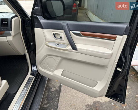 Черный Мицубиси Паджеро Вагон, объемом двигателя 3.8 л и пробегом 180 тыс. км за 13800 $, фото 16 на Automoto.ua