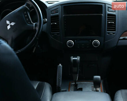 Чорний Міцубісі Паджеро Вагон, об'ємом двигуна 2.97 л та пробігом 310 тис. км за 13600 $, фото 15 на Automoto.ua