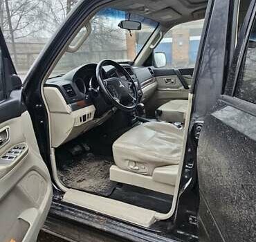 Черный Мицубиси Паджеро Вагон, объемом двигателя 3.2 л и пробегом 300 тыс. км за 10500 $, фото 7 на Automoto.ua