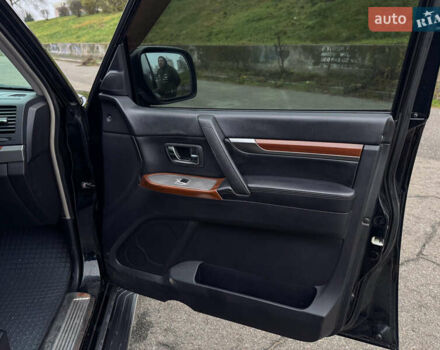 Черный Мицубиси Паджеро Вагон, объемом двигателя 3.2 л и пробегом 305 тыс. км за 12900 $, фото 30 на Automoto.ua