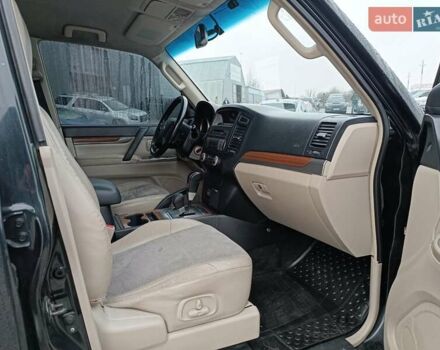 Черный Мицубиси Паджеро Вагон, объемом двигателя 3 л и пробегом 280 тыс. км за 12590 $, фото 32 на Automoto.ua