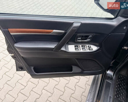 Черный Мицубиси Паджеро Вагон, объемом двигателя 2.97 л и пробегом 218 тыс. км за 11499 $, фото 50 на Automoto.ua