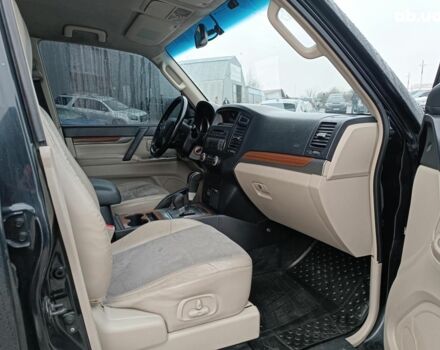 Черный Мицубиси Паджеро Вагон, объемом двигателя 3 л и пробегом 280 тыс. км за 12590 $, фото 32 на Automoto.ua