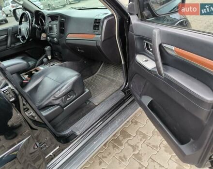 Черный Мицубиси Паджеро Вагон, объемом двигателя 3.2 л и пробегом 263 тыс. км за 13800 $, фото 17 на Automoto.ua