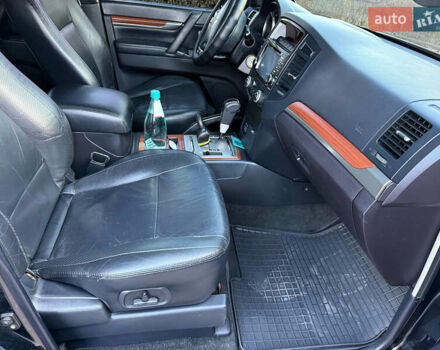 Чорний Міцубісі Паджеро Вагон, об'ємом двигуна 2.97 л та пробігом 250 тис. км за 18000 $, фото 13 на Automoto.ua