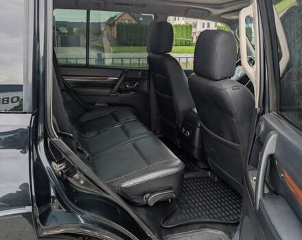 Чорний Міцубісі Паджеро Вагон, об'ємом двигуна 3.2 л та пробігом 240 тис. км за 13200 $, фото 4 на Automoto.ua