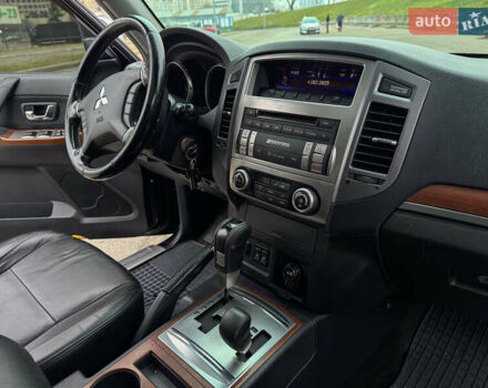 Черный Мицубиси Паджеро Вагон, объемом двигателя 3.2 л и пробегом 305 тыс. км за 12900 $, фото 32 на Automoto.ua