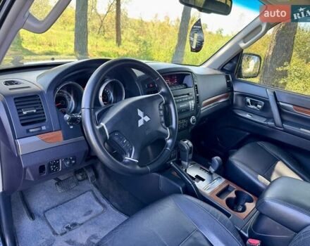 Чорний Міцубісі Паджеро Вагон, об'ємом двигуна 3 л та пробігом 235 тис. км за 10700 $, фото 13 на Automoto.ua
