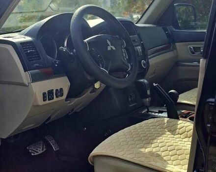 Чорний Міцубісі Паджеро Вагон, об'ємом двигуна 3.8 л та пробігом 200 тис. км за 11600 $, фото 10 на Automoto.ua