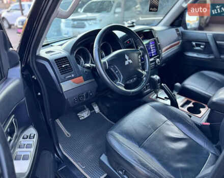Черный Мицубиси Паджеро Вагон, объемом двигателя 3.2 л и пробегом 180 тыс. км за 16500 $, фото 13 на Automoto.ua