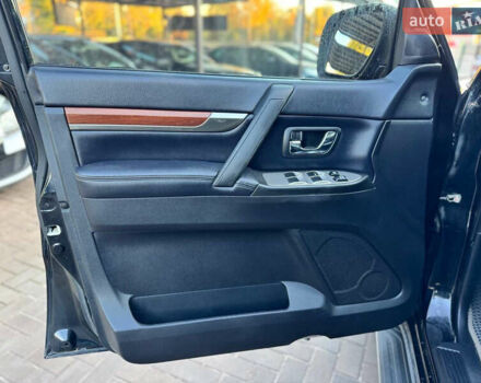 Черный Мицубиси Паджеро Вагон, объемом двигателя 3.2 л и пробегом 180 тыс. км за 16500 $, фото 16 на Automoto.ua