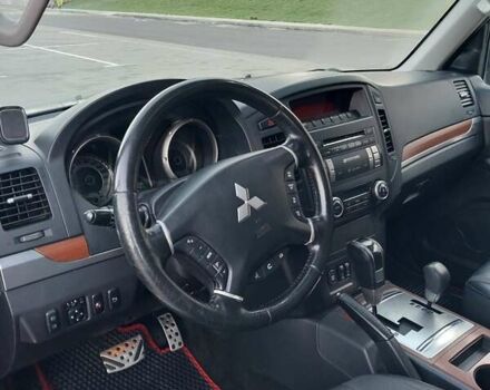 Чорний Міцубісі Паджеро Вагон, об'ємом двигуна 3.2 л та пробігом 179 тис. км за 17500 $, фото 5 на Automoto.ua