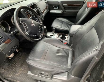 Чорний Міцубісі Паджеро Вагон, об'ємом двигуна 3.2 л та пробігом 174 тис. км за 21500 $, фото 6 на Automoto.ua