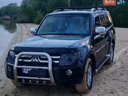 Черный Мицубиси Паджеро Вагон, объемом двигателя 3.2 л и пробегом 240 тыс. км за 14000 $, фото 1 на Automoto.ua