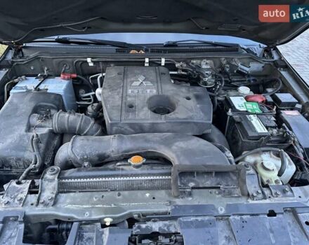 Коричневий Міцубісі Паджеро Вагон, об'ємом двигуна 3.2 л та пробігом 234 тис. км за 13900 $, фото 75 на Automoto.ua