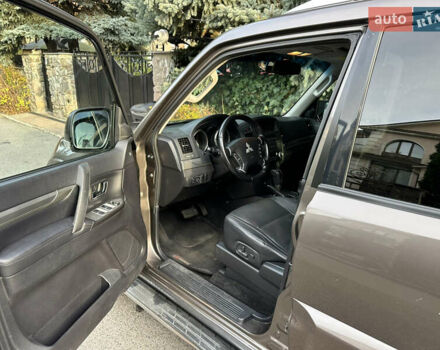 Коричневый Мицубиси Паджеро Вагон, объемом двигателя 3 л и пробегом 143 тыс. км за 14900 $, фото 6 на Automoto.ua