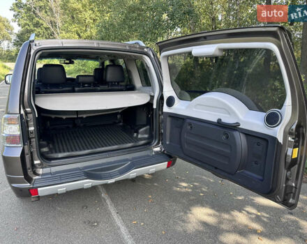 Коричневый Мицубиси Паджеро Вагон, объемом двигателя 3.83 л и пробегом 100 тыс. км за 19900 $, фото 18 на Automoto.ua