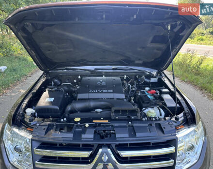 Коричневый Мицубиси Паджеро Вагон, объемом двигателя 3.83 л и пробегом 100 тыс. км за 19900 $, фото 63 на Automoto.ua