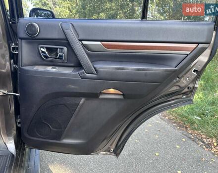 Коричневый Мицубиси Паджеро Вагон, объемом двигателя 3.83 л и пробегом 100 тыс. км за 19900 $, фото 56 на Automoto.ua