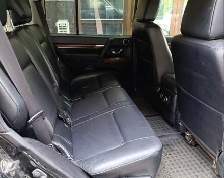 Красный Мицубиси Паджеро Вагон, объемом двигателя 3.8 л и пробегом 288 тыс. км за 14600 $, фото 1 на Automoto.ua