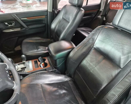 Серый Мицубиси Паджеро Вагон, объемом двигателя 3.83 л и пробегом 263 тыс. км за 9500 $, фото 11 на Automoto.ua