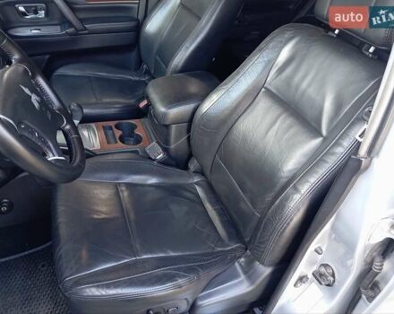 Міцубісі Паджеро Вагон 2008 у Никополе на Automoto.ua Сірий Міцубісі Паджеро Вагон, об'ємом двигуна 2.97 л та пробігом 198 тис. км за 10800 $, фото 21 на Automoto.ua