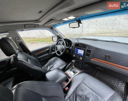 Серый Мицубиси Паджеро Вагон, объемом двигателя 3.2 л и пробегом 230 тыс. км за 9999 $, фото 30 на Automoto.ua