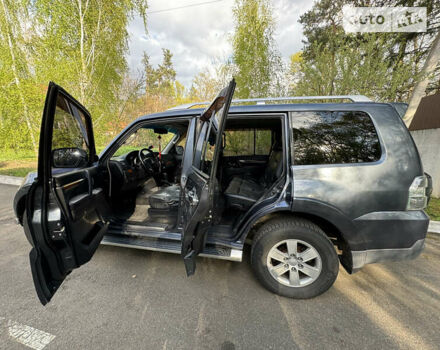 Сірий Міцубісі Паджеро Вагон, об'ємом двигуна 3.2 л та пробігом 298 тис. км за 15000 $, фото 5 на Automoto.ua