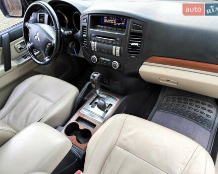 Серый Мицубиси Паджеро Вагон, объемом двигателя 3 л и пробегом 341 тыс. км за 11990 $, фото 35 на Automoto.ua