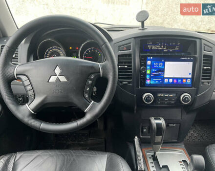 Серый Мицубиси Паджеро Вагон, объемом двигателя 3.2 л и пробегом 230 тыс. км за 9999 $, фото 12 на Automoto.ua